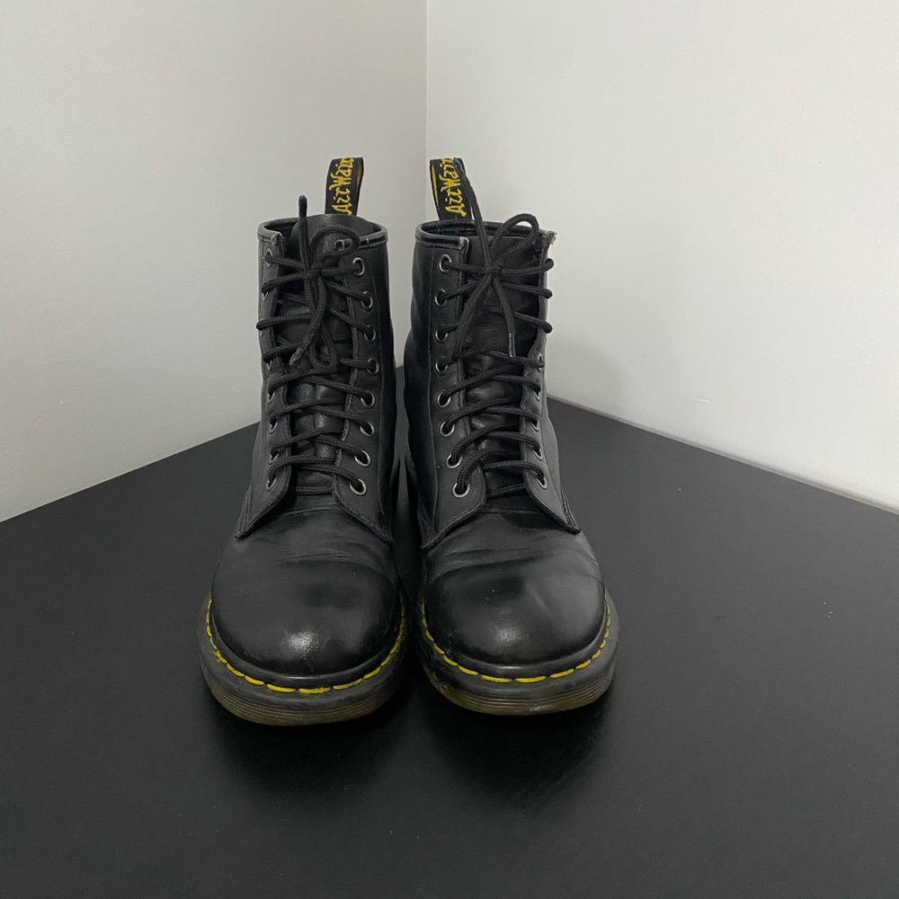 Dr. Marten’s Women’s Smooth Leather Lace Up Boots size 8